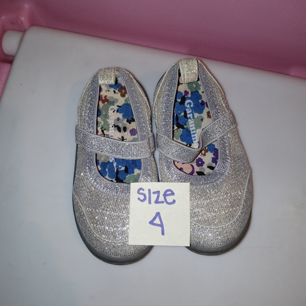 Shoes - Picture 5 of 12